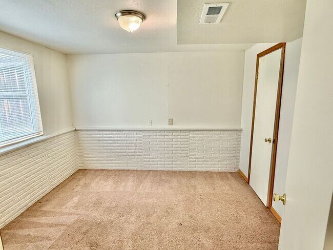 Building Photo - Tri-level Home with 4 bedrooms in Loveland!