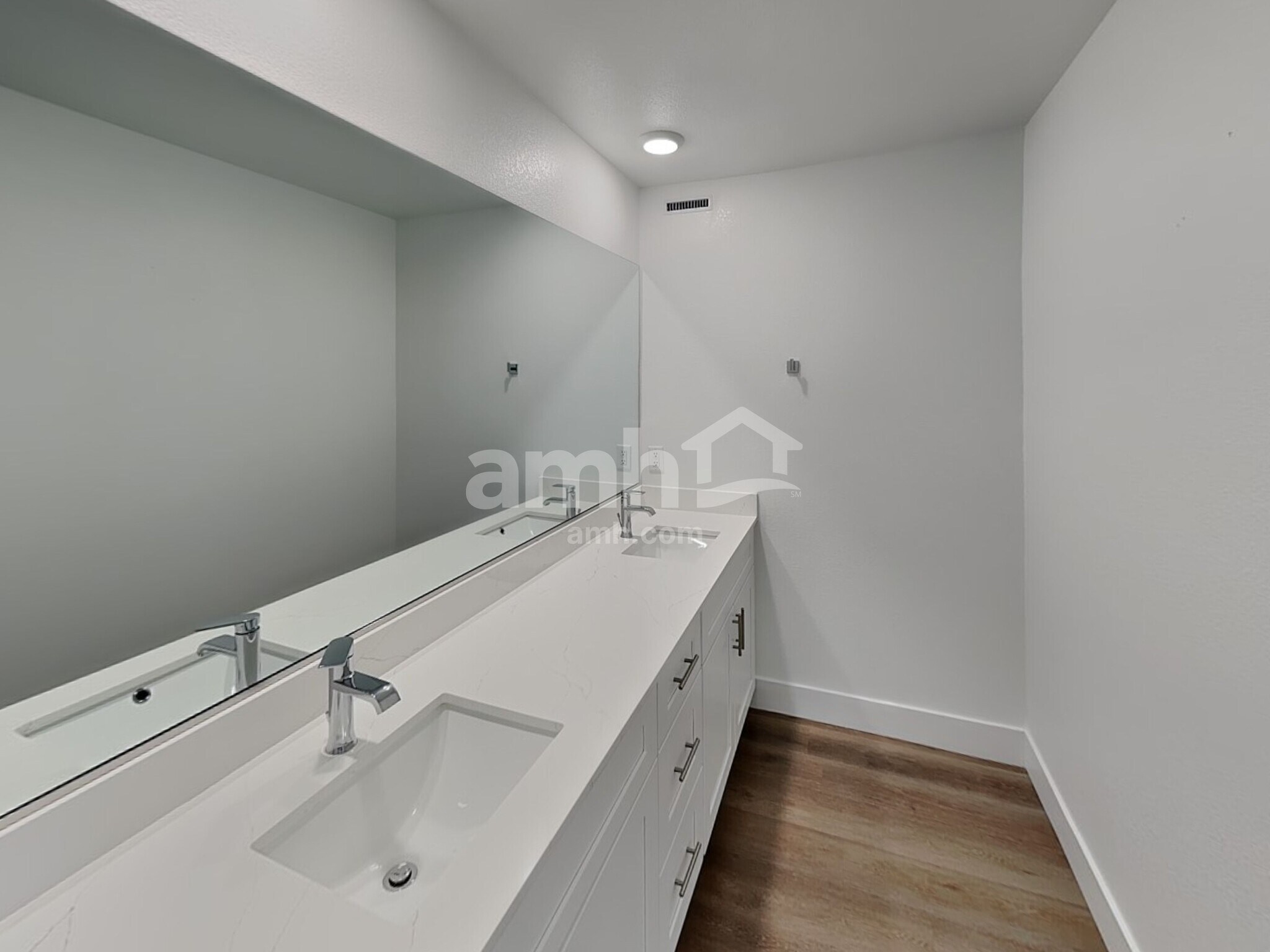 Building Photo - 11122 Magallanes St