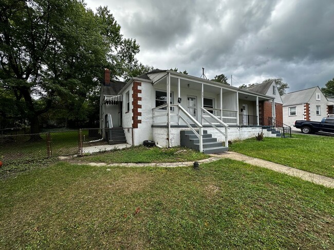 Building Photo - Two-Bedroom Home In Rosedale