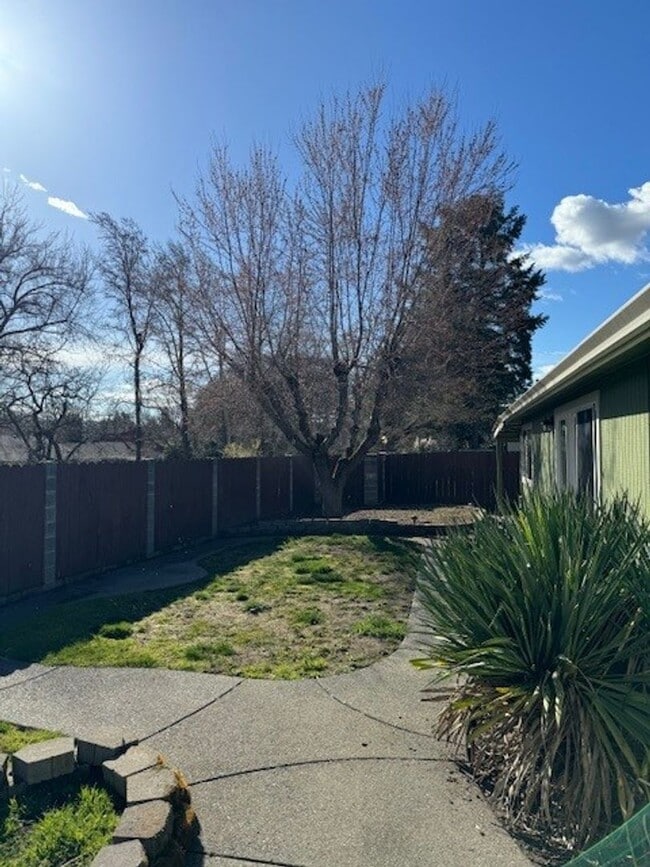 Building Photo - Three Bedroom house for lease in Old East ...