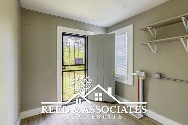 Building Photo - EAST MEMPHIS - COLONIAL