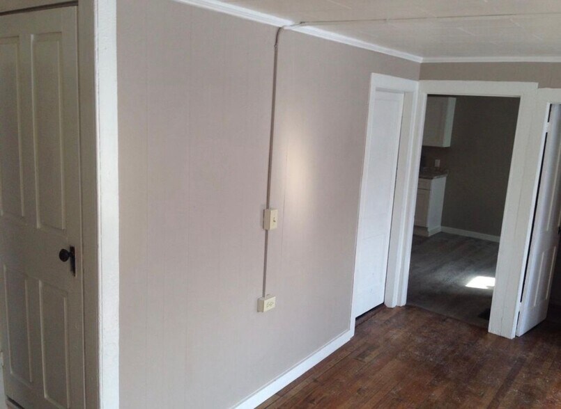 Building Photo - 257 S Main St