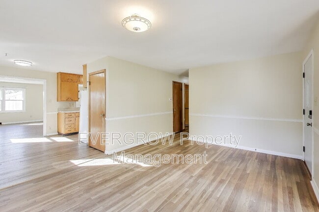 Building Photo - 705 Orchard Ln