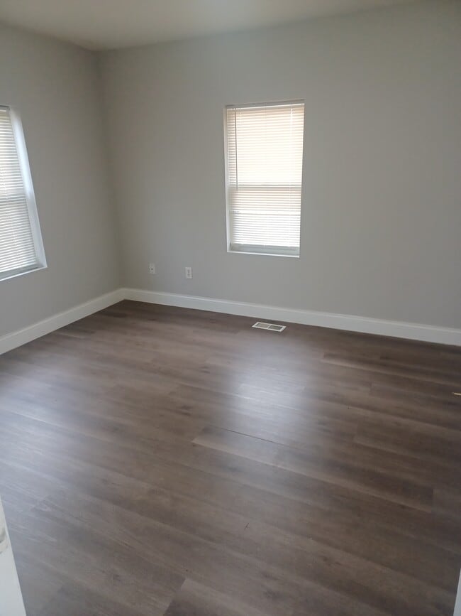 Building Photo - 10567 Decker Ave