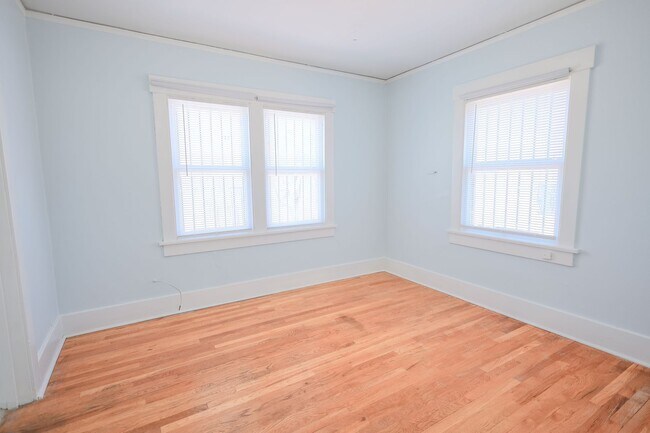 Building Photo - 317 N Santa Rita Ave