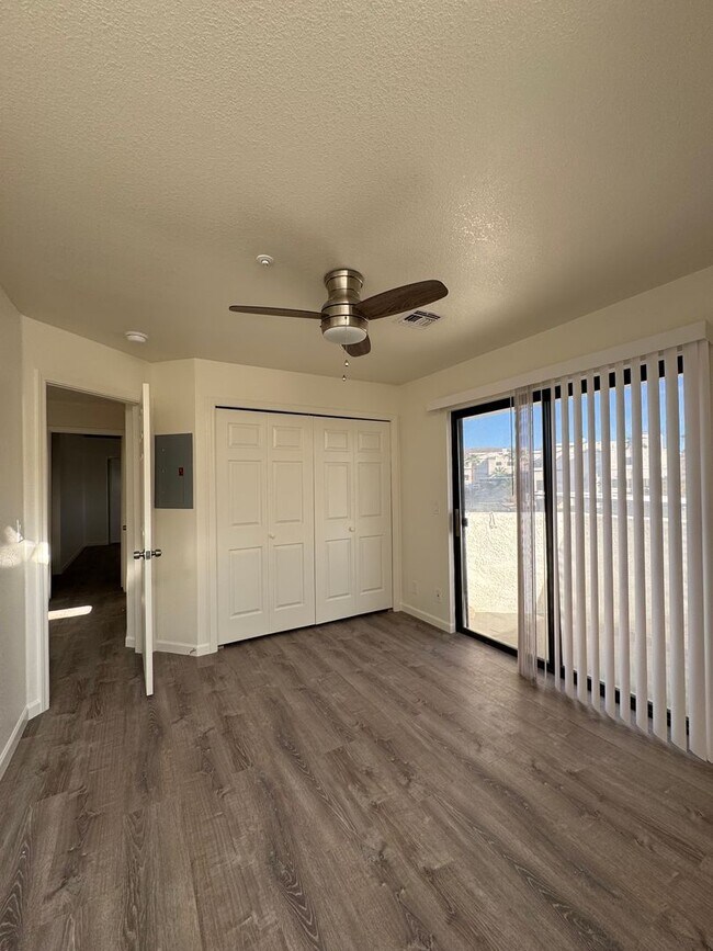 Building Photo - Stunning Remodeled 3-Bed Condo with River & Casino Views!