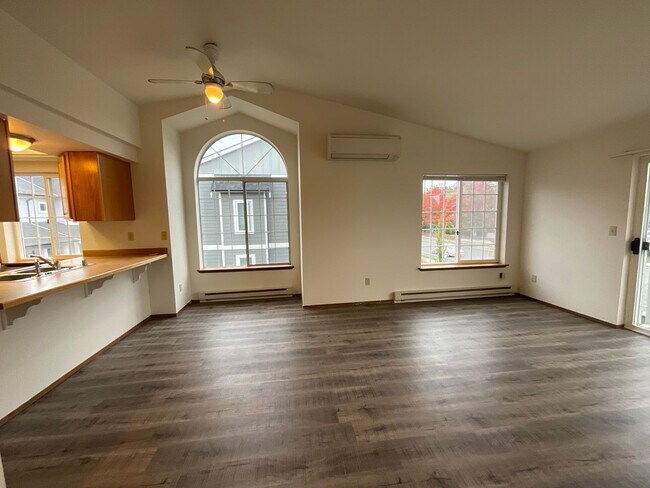 Building Photo - 1/2 MONTH OFF RENT if you move in during A...