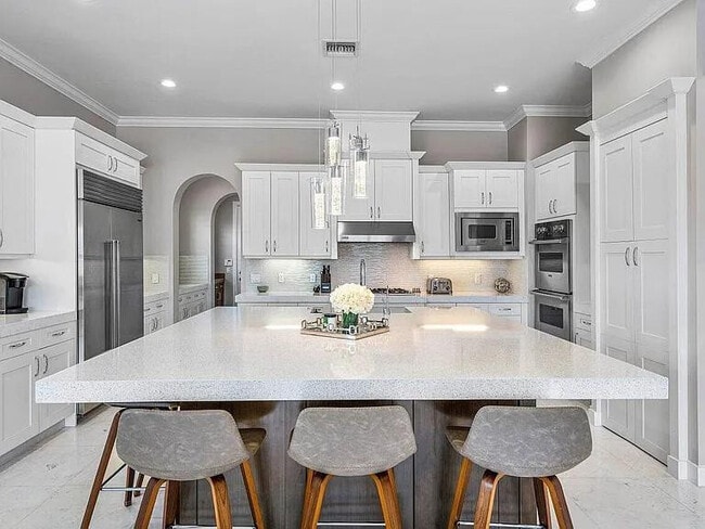 Building Photo - 17511 Cadena Dr