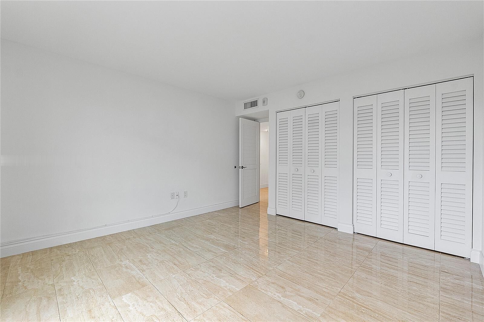 Building Photo - 1600 S Bayshore Ln