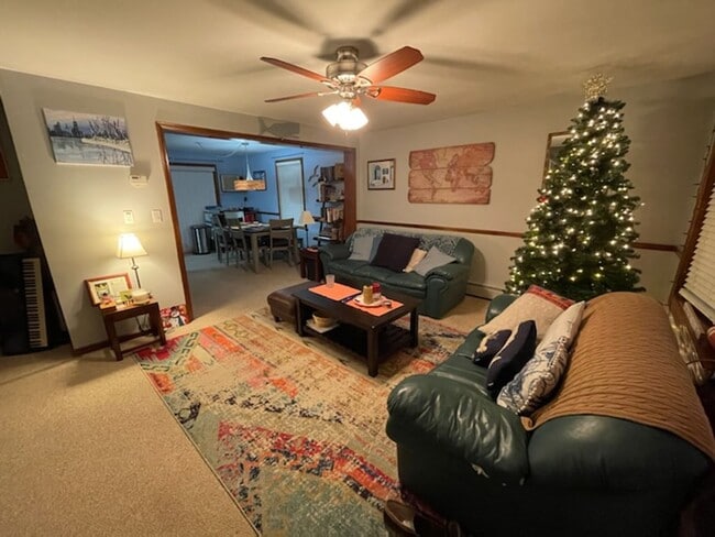 Primary Photo - Woburn Townhouse| 2 Bed 1.5 Bath| Availabl...