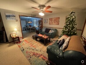 Building Photo - Woburn Townhouse| 2 Bed 1.5 Bath| Availabl...
