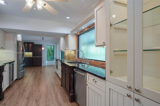 Building Photo - 6230 SW 112th St