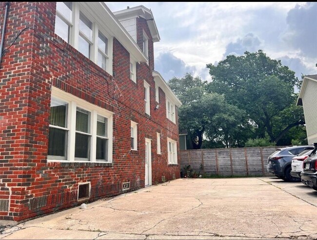 Building Photo - 2021 Kane St