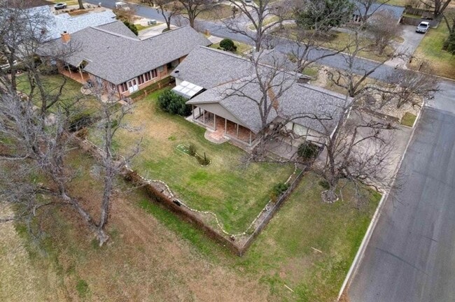 Building Photo - 318 Columbine St