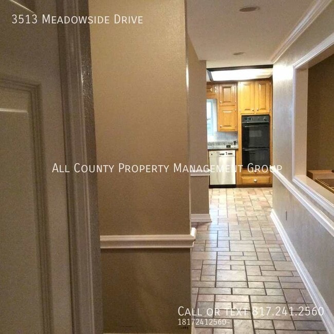 Building Photo - 3513 Meadowside Dr