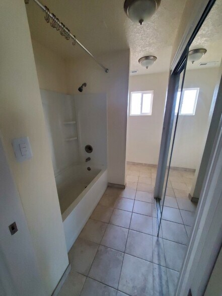 Guest Bath / LR - 72 Camino de las Huertas