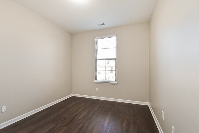 Building Photo - 75 Briar Hollow Ln