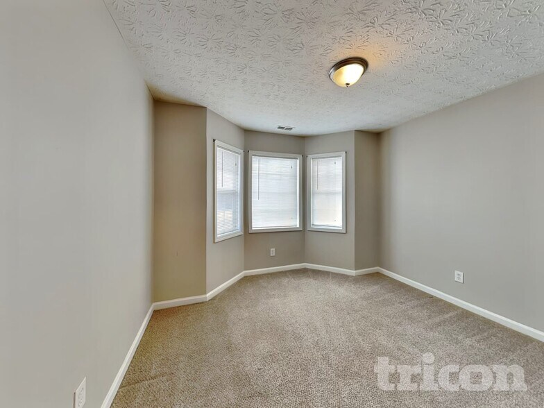 Building Photo - 235 Red Maple Dr