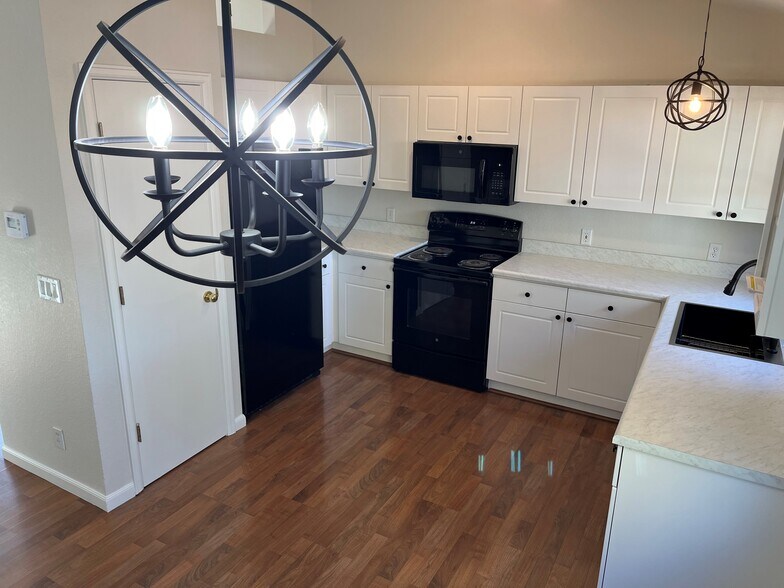 NEW COUNTERS, LIGHTS - 9688 Harris Cir