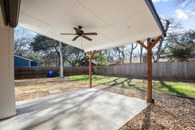 Building Photo - 9717 Anderson Village Dr