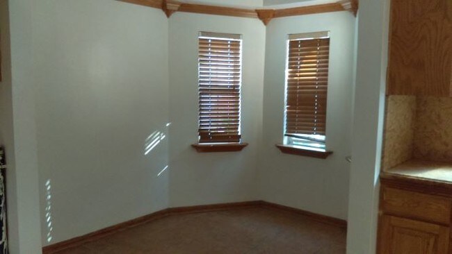 Building Photo - 162 Westmont Dr