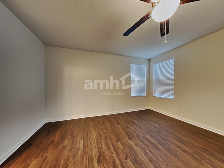 Building Photo - 6605 Shooting Star Dr