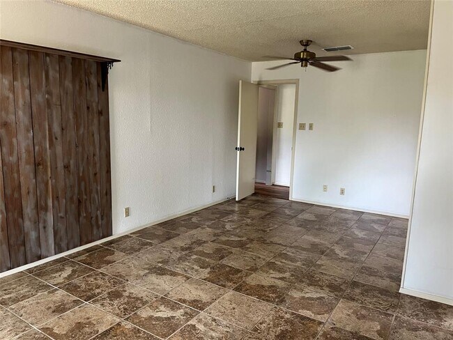 Building Photo - 602 Splitrock