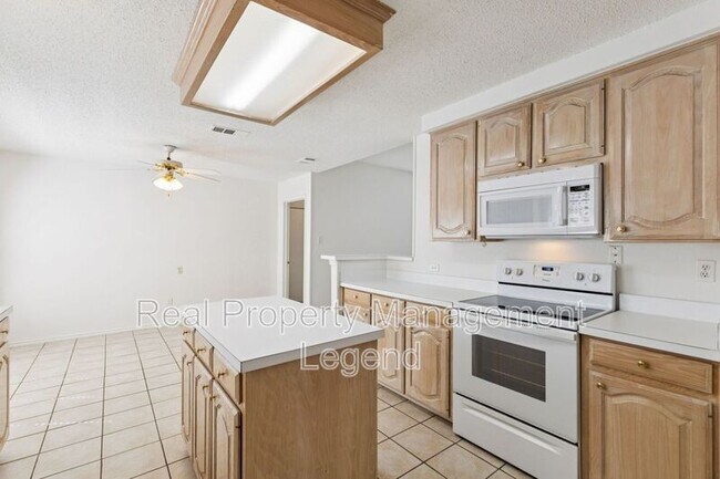 Building Photo - 10971 Castle Dr