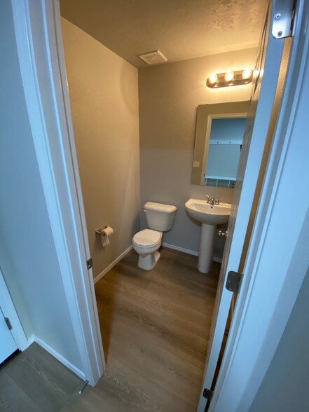 Building Photo - 1725 SW Miner St