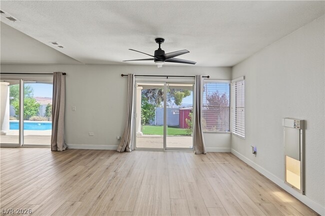 Building Photo - 4162 Ridgewood Ave