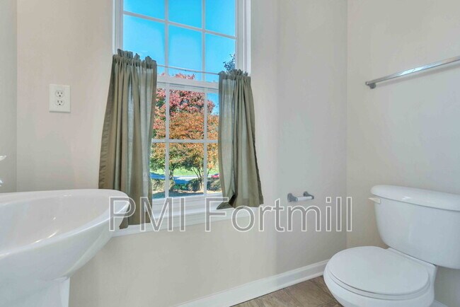 Building Photo - 15744 Kensington Palace Ln