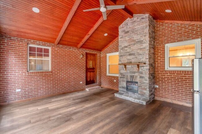 Building Photo - Space to Live, Room to Dream, 4BR/2BA with flex space, office, 2 car dettached garage and ample p...