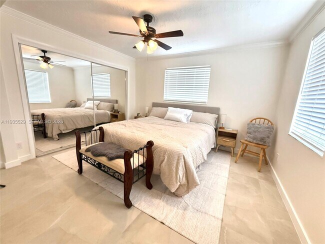 Building Photo - 232 SE 6th St