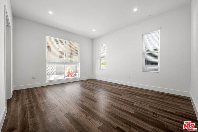 Building Photo - 1215 S Bedford St