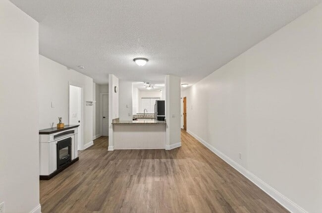 Building Photo - Newly Remodeled 2Bed 1Bath Townhome in Prior Lake!