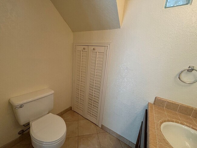 Building Photo - Charming Santa Cruz Townhouse: 3 Beds, 2.5...