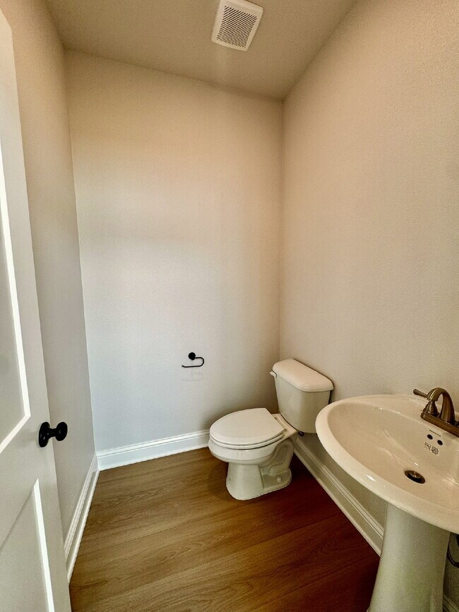 Building Photo - 6747 Winterwood Ave