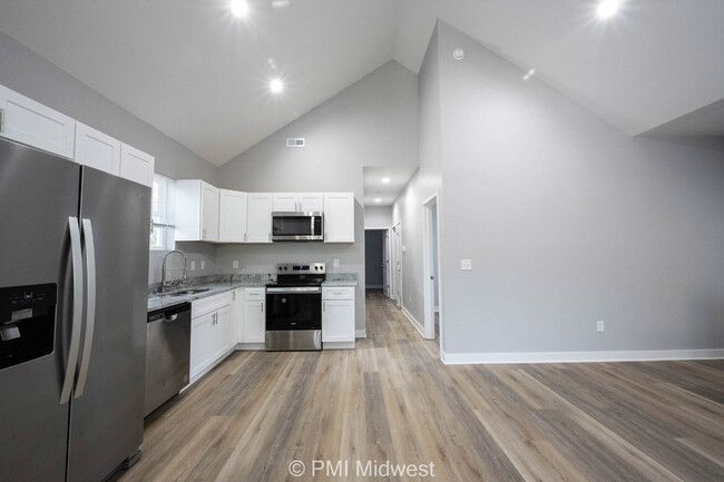 Building Photo - "Chic & Spacious 3-Bed Duplex with Granite...