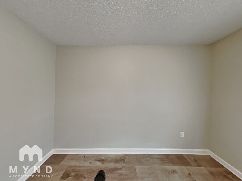 Building Photo - 7301 Hollorn Ln