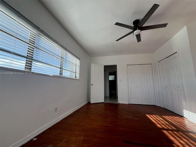 Building Photo - 7845 NE Bayshore Ct