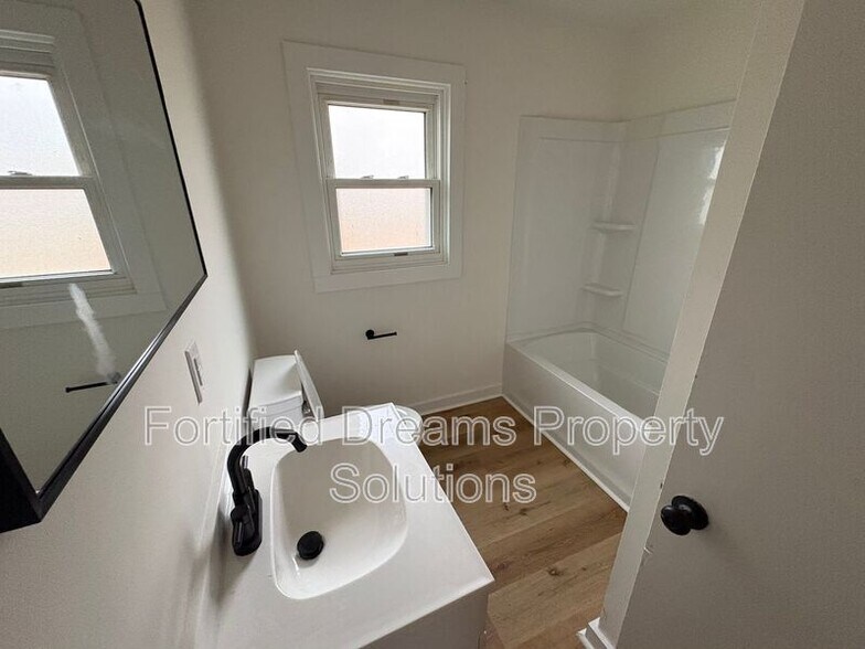 Building Photo - 429 Peeden Dr