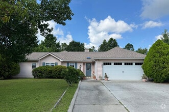Building Photo - 303 Putnam Dr