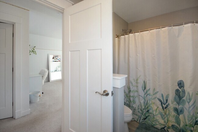 Building Photo - 19 Brigham Farm Ln