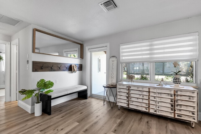 Building Photo - 1605 Treemont Ave