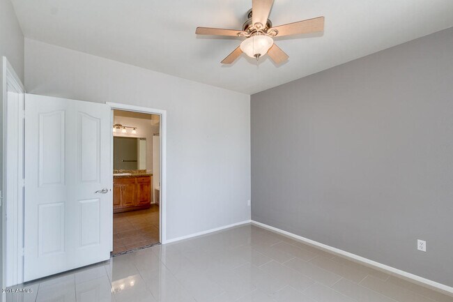 Building Photo - 16013 S Desert Foothills Pkwy