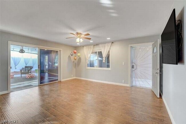 Building Photo - 4044 Pepe Cir