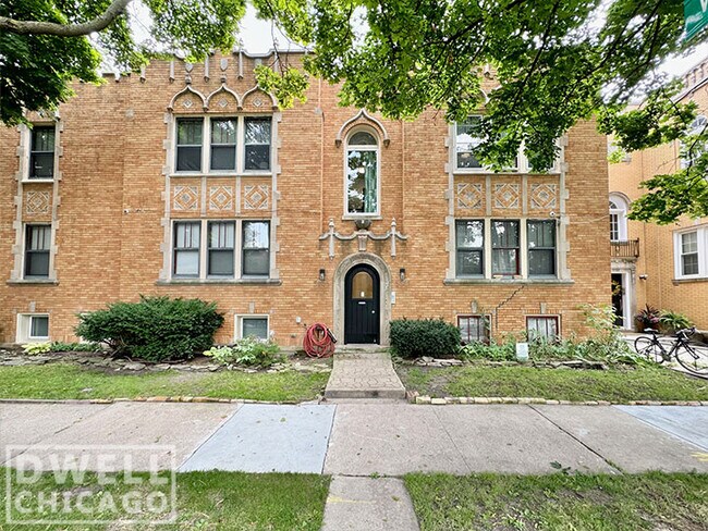 Building Photo - 5805 N Richmond St