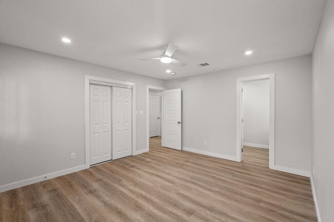 Building Photo - SW Loop 820 - 4304/4306 *Lease Up Only*