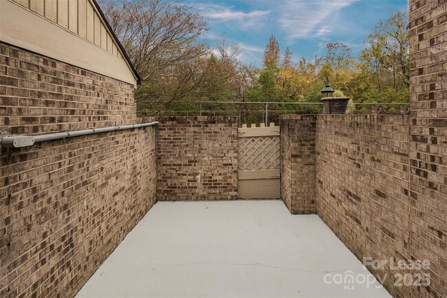 Building Photo - 7930 Charter Oak Ln