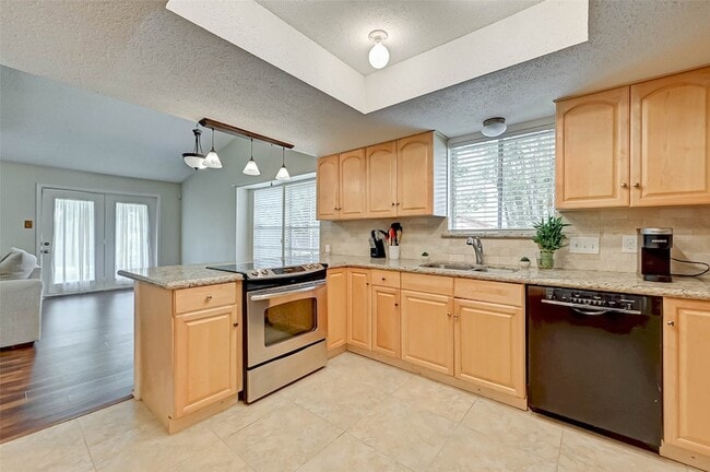 Building Photo - 16355 Sierra Grande Dr